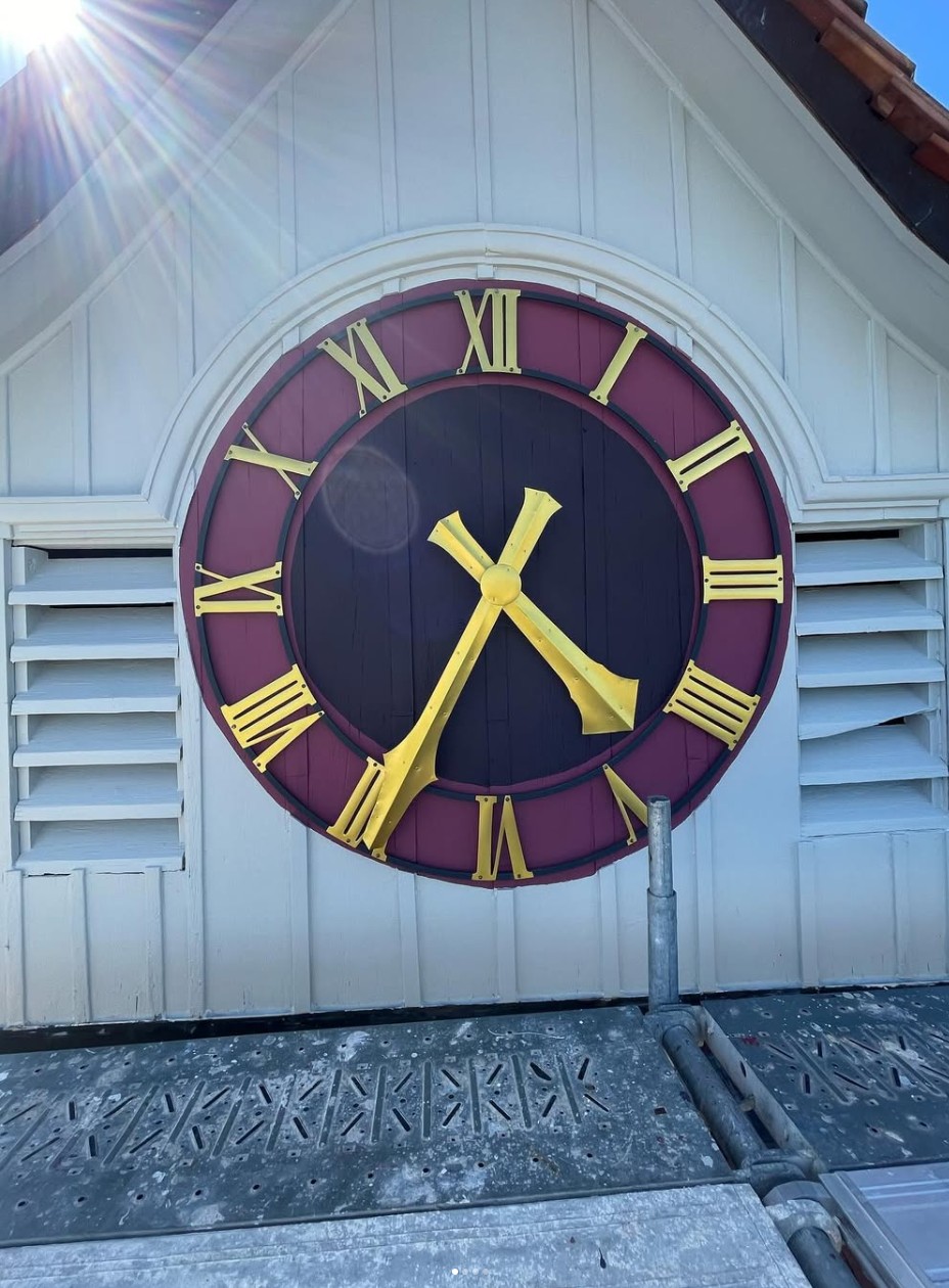 Horloge murale rénovée par Dubey-peinture